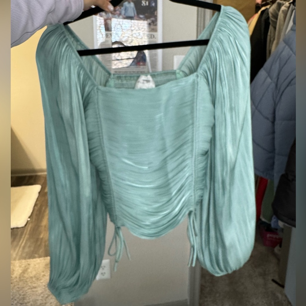 Revolve Top!! - image 1